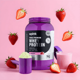 Whey Protein Morango 1kg Pote em Cenário com Morangos